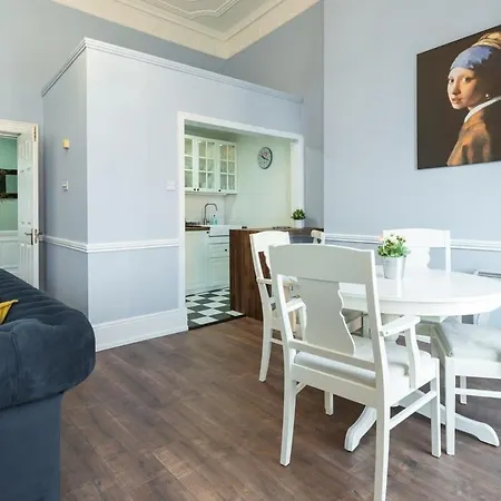 4 Poster Luxury Georgian 아파트