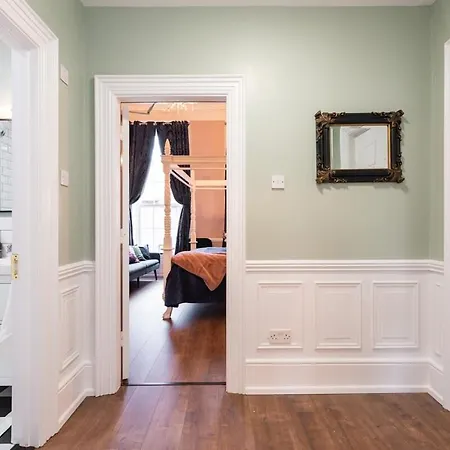 4 Poster Luxury Georgian Apartman Dublin