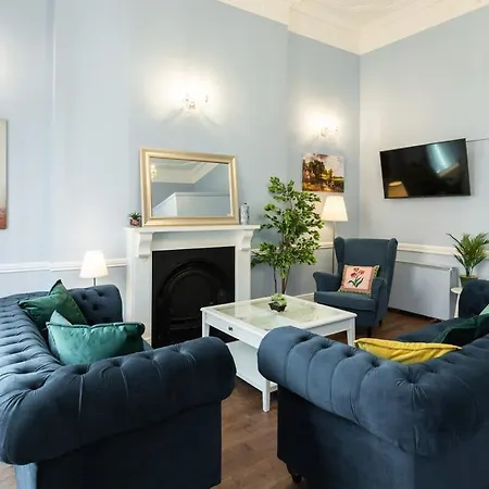 4 Poster Luxury Georgian Apartman